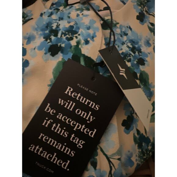 TUCKERNUCK Waters Edge Hydrangea Rhoda Tunic Top NWT Size 6 - Picture 9 of 9